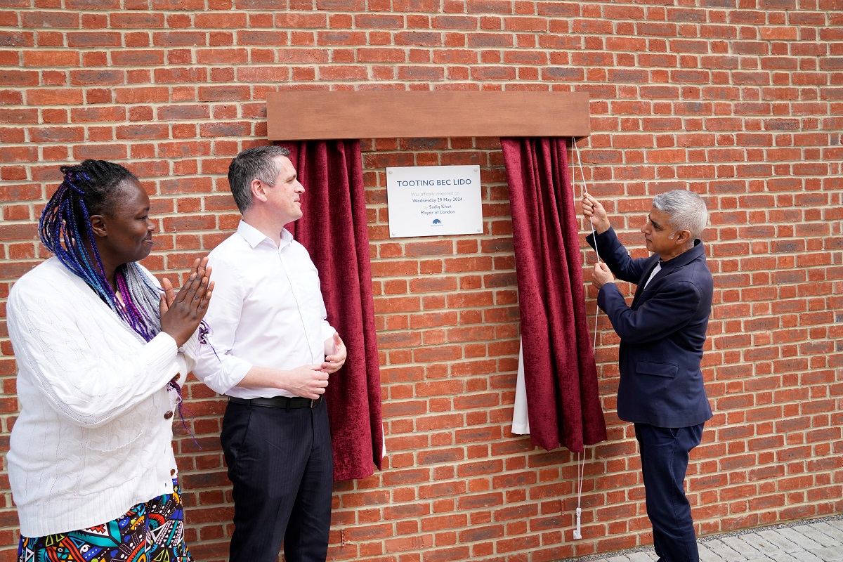 Wandsworth Council (@wandbc) on Twitter photo We’ve just had <a href="/MayorofLondon/">Mayor of London, Sadiq Khan</a> officially re-open the Tooting Bec Lido at our #TheBigSplash event. The lido now has over 250 free spots available to book every day!
Thanks <a href="/SadiqKhan/">Sadiq Khan</a> for dropping in and celebrating with us!
READ MORE: wandsworth.gov.uk/news/news-may-… We’ve just had <a href="/MayorofLondon/">Mayor of London, Sadiq Khan</a> officially re-open the Tooting Bec Lido at our #TheBigSplash event. The lido now has over 250 free spots available to book every day!
Thanks <a href="/SadiqKhan/">Sadiq Khan</a> for dropping in and celebrating with us!
READ MORE: wandsworth.gov.uk/news/news-may-…