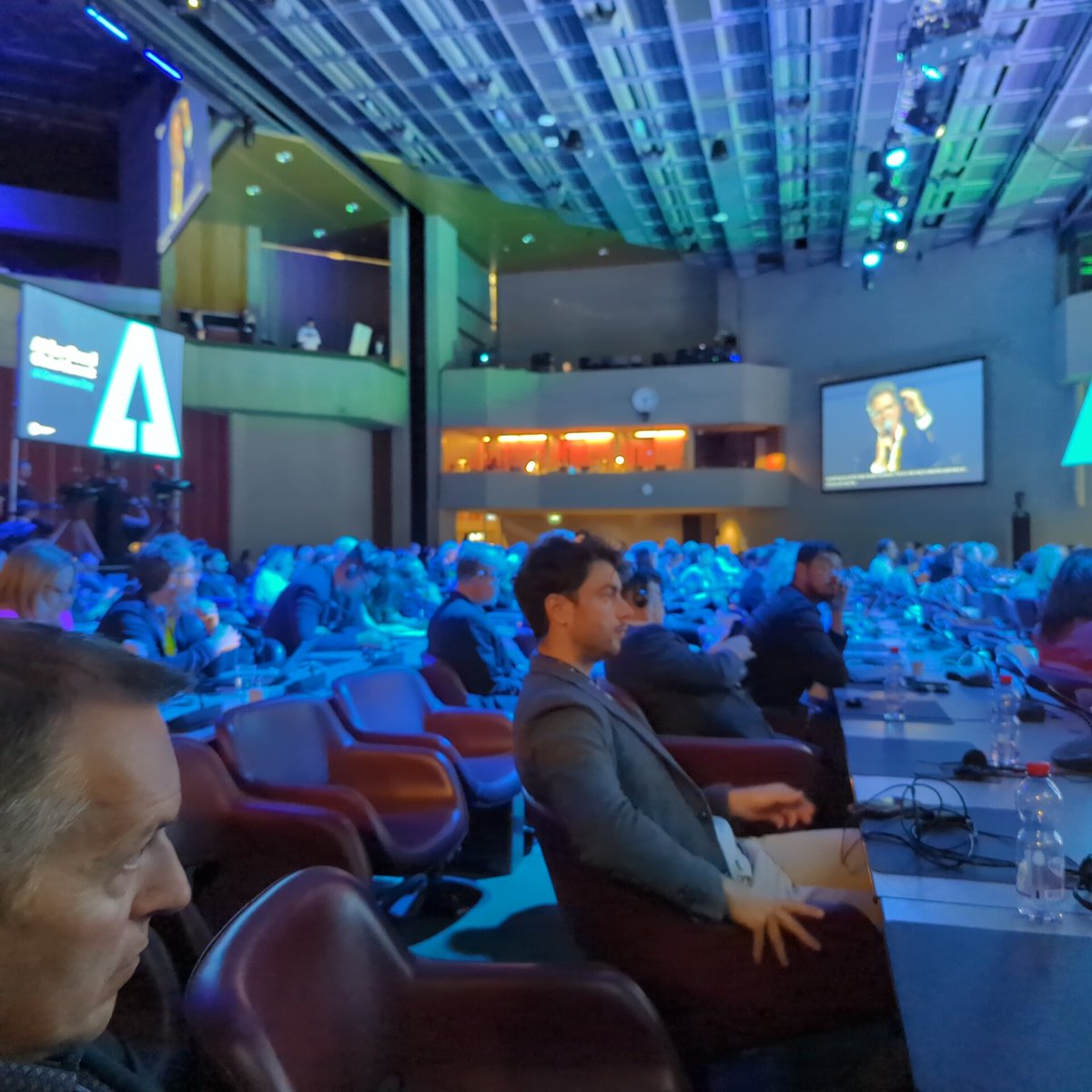 brianbehlendorf's tweet image. Speaking now! Jim Zemlin of the #LinuxFoundation speaking about the challenges and opportunities at the UN's #AI4Good event. Link in comments.