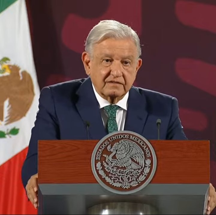 Politica_Basica's tweet photo. Cuestionaron a Obrador sobre la posición de México en el genocidio en Gaza... Y de alguna forma terminó hablando del New York Times.

Dentro de su vómito verbal expresó que hay dos países en confrontación y que hace falta diálogo para resolverlo. ( O sea, el no ve el genocidio). 

El Presidente más humanista de la historia.