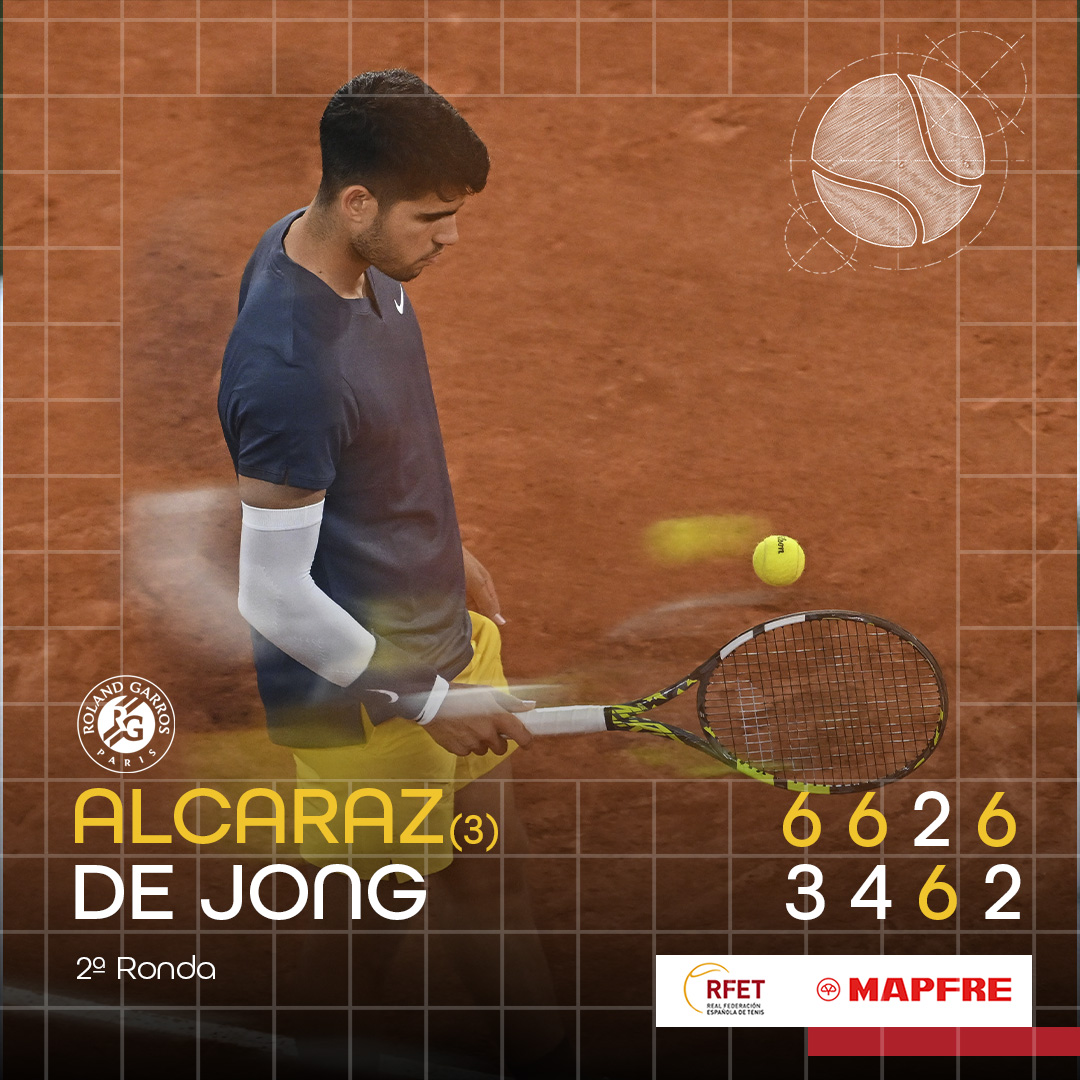 𝘾𝙤𝙢𝙤 𝙪𝙣 𝙧𝙖𝙮𝙤⚡️ @carlosalcaraz cierra la puerta con un contundente 6-2 en el cuarto set a Jesper De Jong y avanza a la 3ª ronda de #RolandGarros