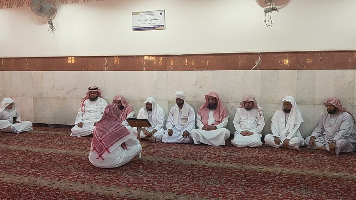 #جمعية_تحفيظ_بدر
تتوالى بشائر الخير 
الطالب/ عبدالعزيز الوليد عبدالعزيز عبدالله .
من حلقة صهيب الرومي- رضي الله عنه - يتم حفظ القرآن الكريم كاملاً ، برواية حفص عن عاصم.
 هنيئاً للطالب ولمعلمه ولوالديه.