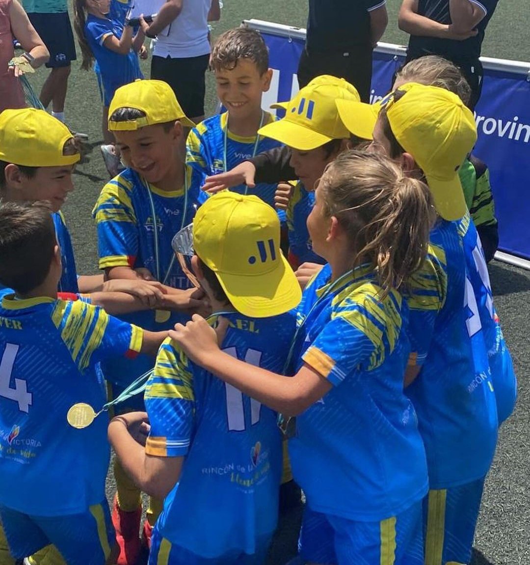 ⚽ El equipo benjamín de la <a href="/EMFutbol7Rincon/">Escuela Fútbol Rincon</a> se ha proclamado campeón de la Liga Educativa <a href="/diputacionMLG/">Diputación de Málaga</a> 2023/24.

¡Enhorabuena, equipo! 💪🏻

#RincónEsDeporte