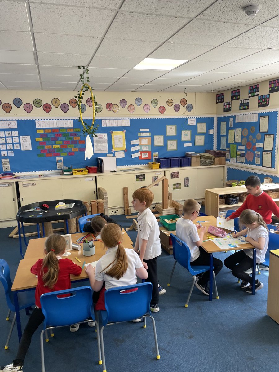 BPSMrsCowie's tweet photo. P2 also loved our French activity this afternoon! Try asking us what the weather is like today! “Quel temps fait - il?” “Il y a du soleil” ☀️🇫🇷☀️ ⁦@BPSMsMacCallum⁩ ⁦@BPSMrsAnderson⁩ ⁦@BonnybridgePS⁩ https://t.co/DnFXlIbhSq