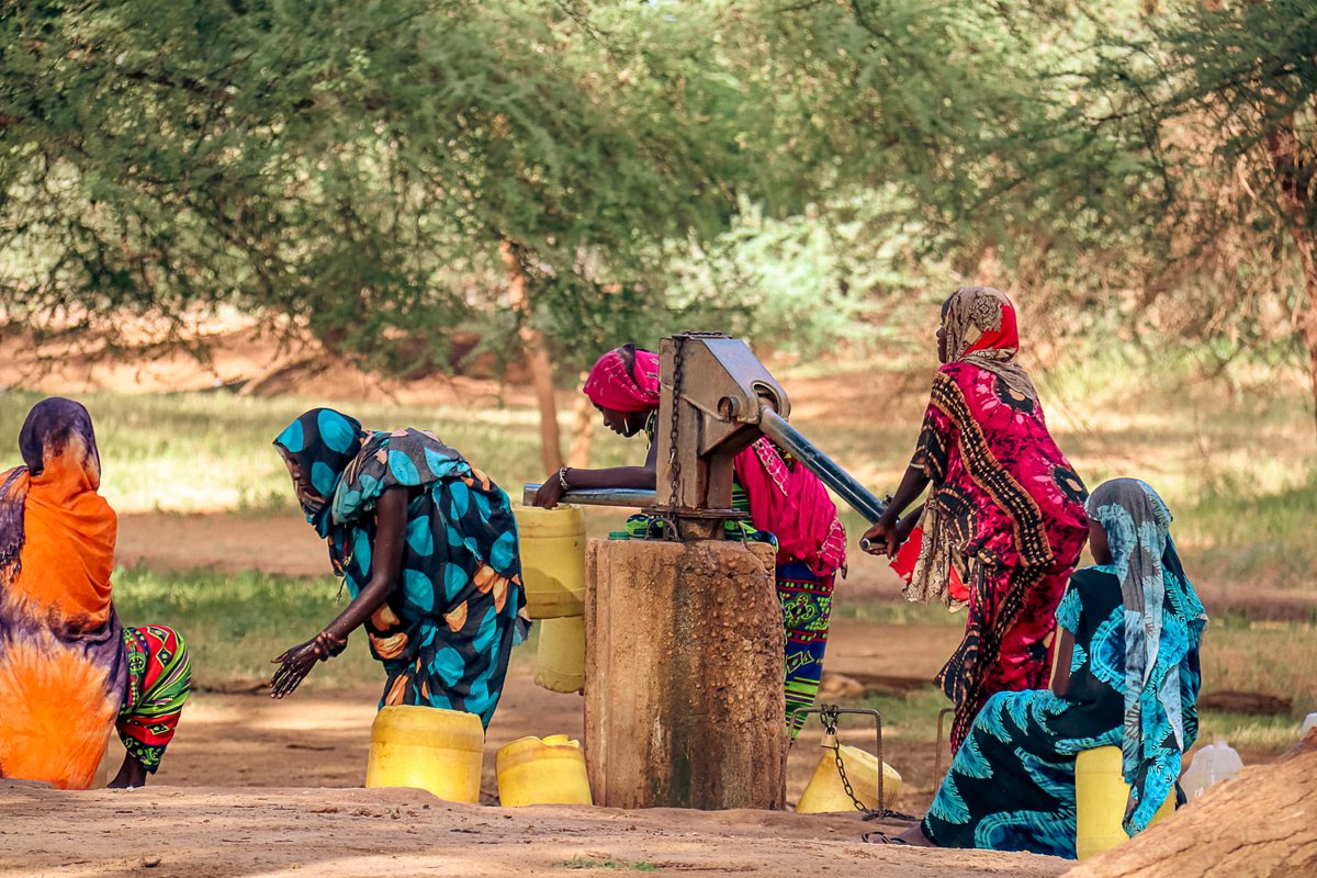UNDPDigital's tweet image. 💡 How can digital solutions tackle conflict, climate, and mobility in African borderlands? Alena Klatte, @UNDP&apos;s Data Capability Lead, showed the impact Digital Public Infrastructure can have to drive sustainable development.

More info: go.undp.org/h4Kj

#DigitalUNDP