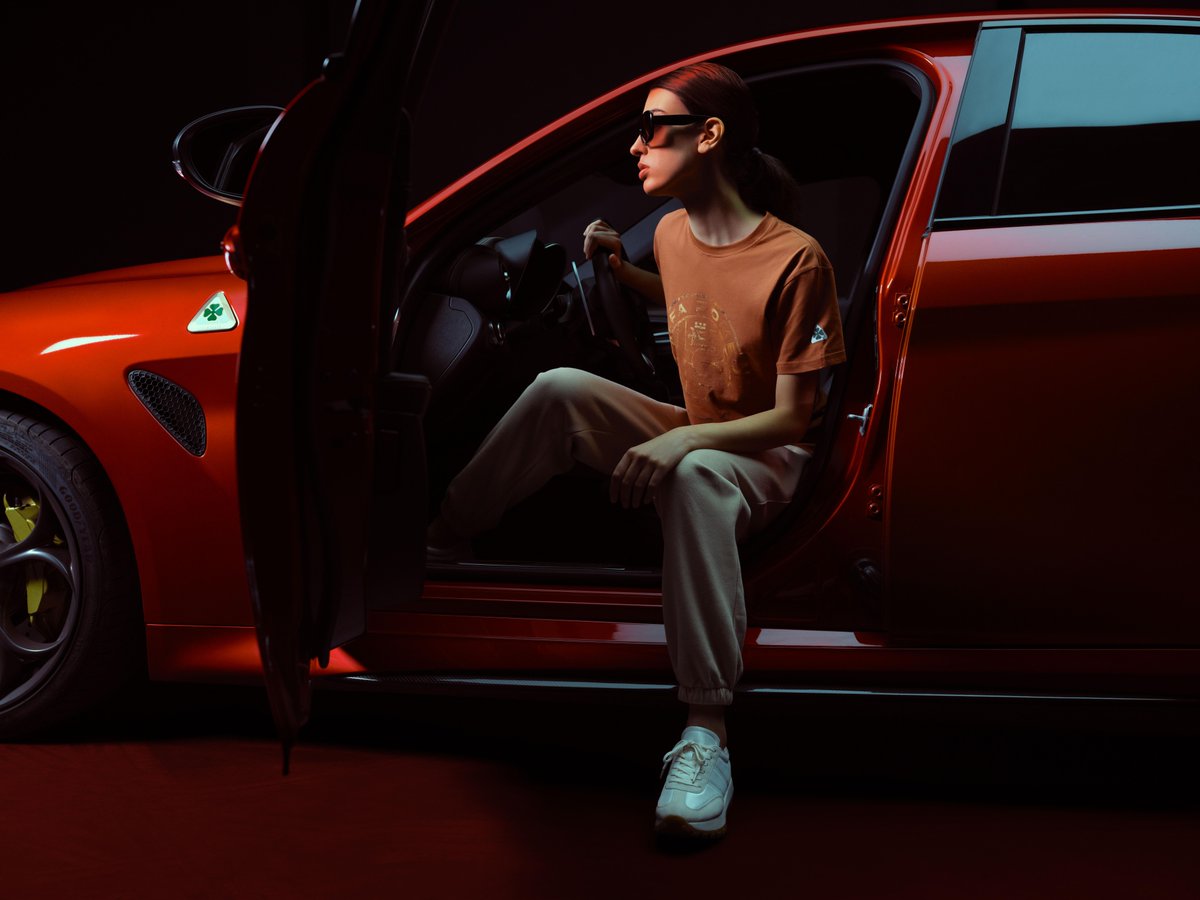 .@alfa_romeo dévoile sa nouvelle boutique en ligne et collection exclusive pour la « tribu » des passionnés ! Divisée en trois lignes : « Performance », « Urban Red Line » et « Sport Red Passion », chacune présentant vêtements et accessoires de qualité. store.alfaromeo.com