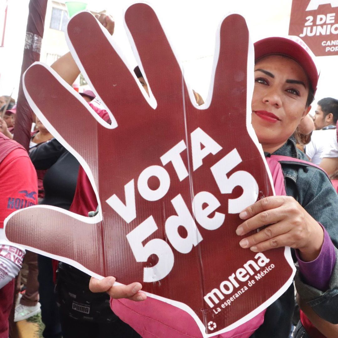 Así arrancamos el día, con la emoción de que vamos por #5de5  por @PartidoMorenaMx para consolidar el segundo piso de la cuarta transformación. 

Este 2 de junio #VotaSoloMorena #5de5 #AdolfoSeQueda