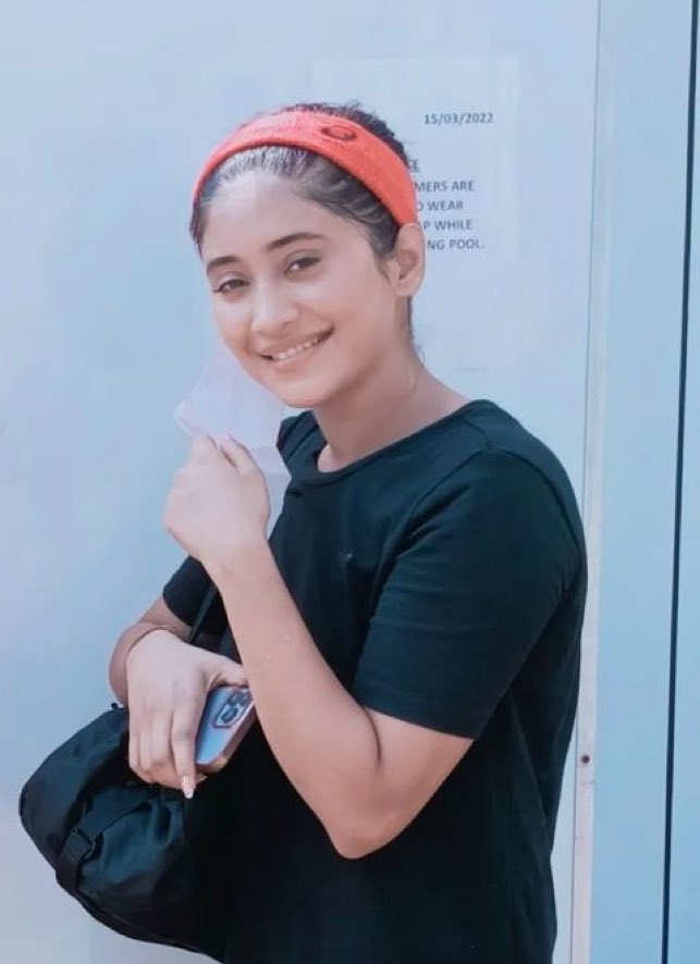 No makeup slayer looks😍

#ShivangiJoshi #Shivangians #Kushiv