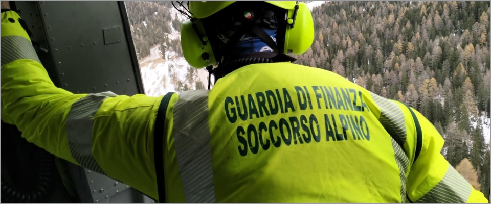 Tragedia in Valtellina, tre militari della Gdf precipitano durante un’esercitazione in montagna dlvr.it/T7Yjg0