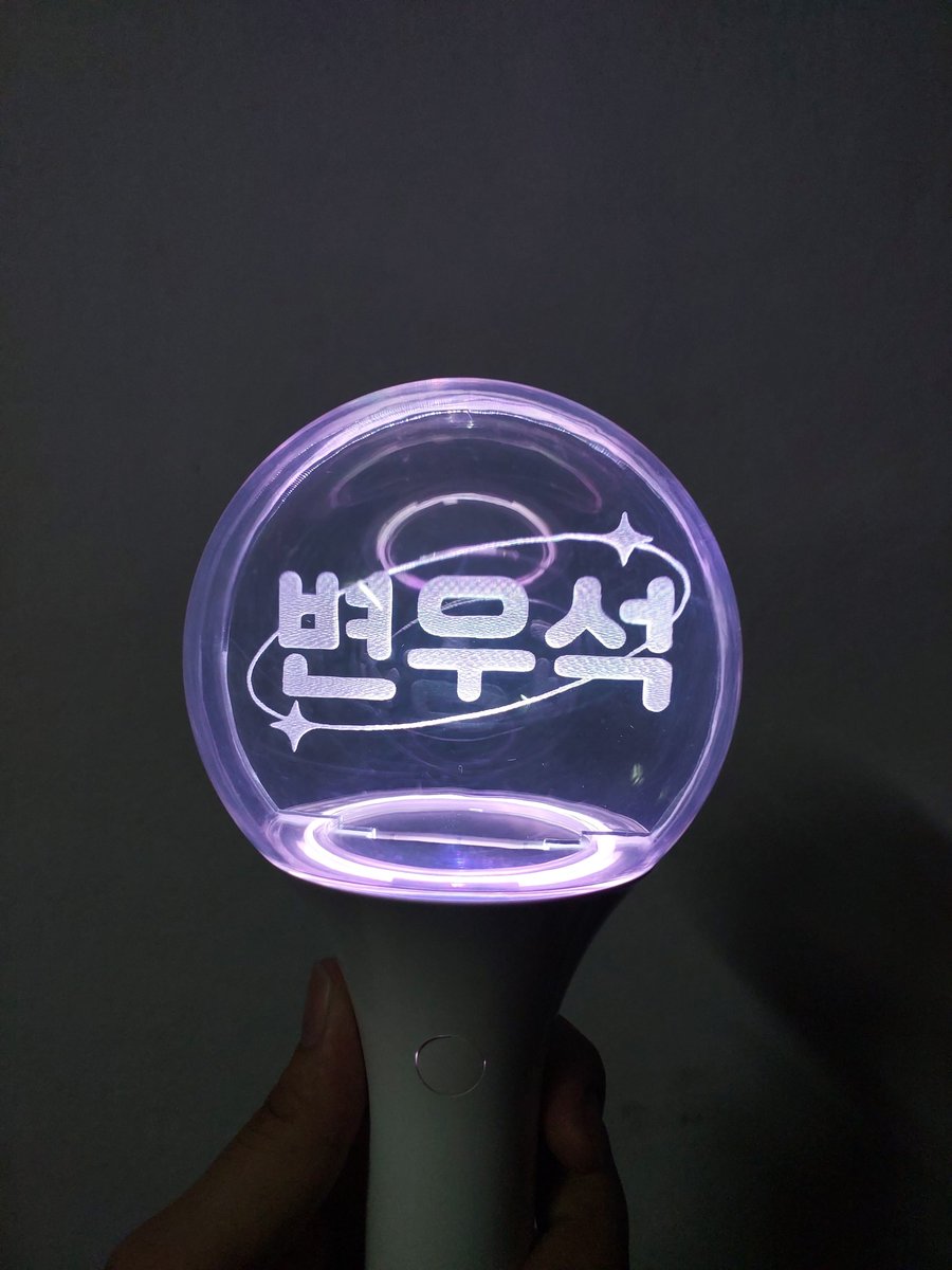 alllightforyou's tweet photo. แท่งไฟอูซอกพร้อมส่งค่า
สามารถสั่งทำได้นะคะ แท่งกลมแบบในซีรี่ก็มีน้า
แบบในรูปมีพร้อมส่งค่า
#ตลาดนัดอูเชทง #2024byeonwooseokfanmeetinginbangkok #byeonwooseokfanmeeting https://t.co/0A1iUgalpO