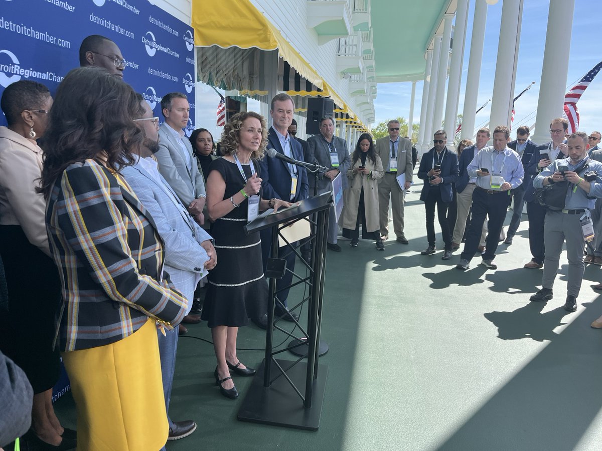 .@EGLEDirector joined @GovWhitmer announcing major housing & energy initiatives! - Raising MI's five-year housing production goal by 50% and investing federal funds to lower energy costs for households through Solar for All & Home Energy Rebate Programs: tinyurl.com/nhks8c6t