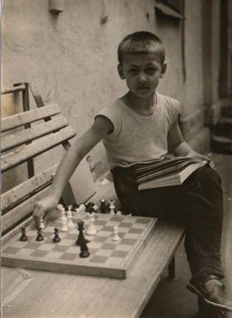 dgriffinchess's tweet photo. Born 50 years ago today in Novokuznetsk, RSFSR (USSR) - grandmaster Gata Kamsky.
A former world #4 (in July 1995, behind Kasparov, Karpov &amp; Ivanchuk), in 1996 he challenged Karpov for the FIDE World Championship. A World Cup winner in 2007, he has been U.S. Champion 5 times. https://t.co/Y1HByJLylr