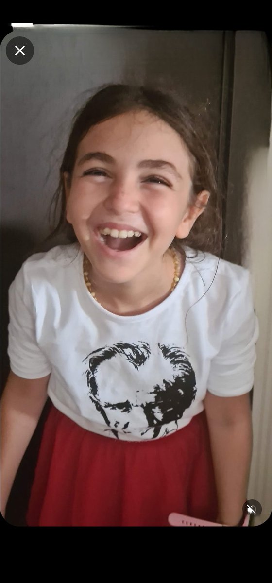 Ne bereketli çocukmuşsun be yavrum geldiğinde benim hayatımı kurtardın gittiğinde bütün çocukların.. Memlekete dair umudu tükenenlere inanç oldun, kökü kurudu tutmaz artık diyenlere yeşeren yaprakları gösterdin.Kırılan bahar dalımdın kırık yerden çiçek açtırdın. Ne bereketli