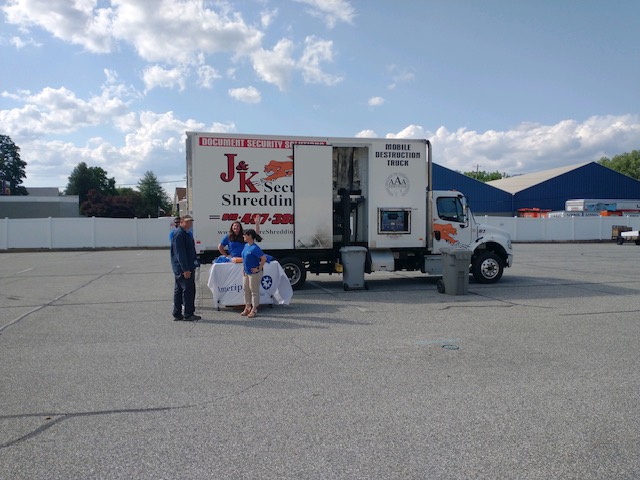JK_trashremoval's tweet photo. Ameriprise Financial Services sponsored a shred event in Wilmington, Delaware late afternoon yesterday. It was a beautiful night for shredding documents!!
#jandk #secureshreddingservice #shredevents #jandksecureshredding https://t.co/NReNDRYWEZ