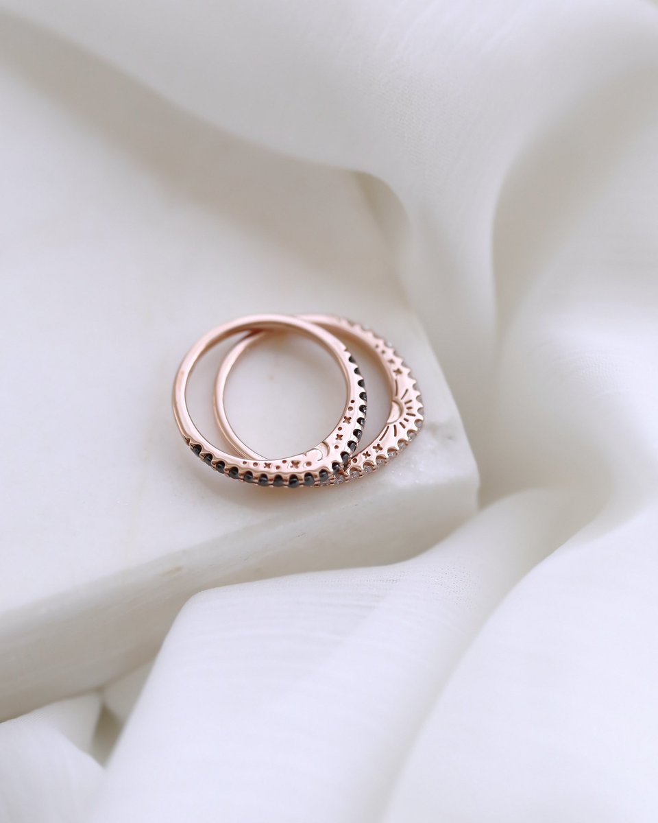 You’re my moon, just like i am your sun forever☀️✨

#ring #rings #stackingring #sun #moon #jewelry #handmade #bespoke #goldring #rosegold #tedandmag #designerjewelry #goldsmith