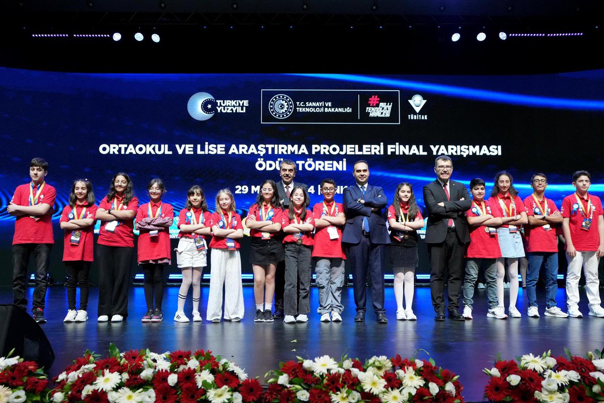 Millî Eğitim Bakanı <a href="/Yusuf__Tekin/">Yusuf Tekin</a>, TÜBİTAK'ın “55. Lise Öğrencileri ve 18. Ortaokul Öğrencileri Araştırma Projeleri Final Yarışması Ödül Töreni”ne Katıldı

👉🏻 meb.ai/UMDZrJ5