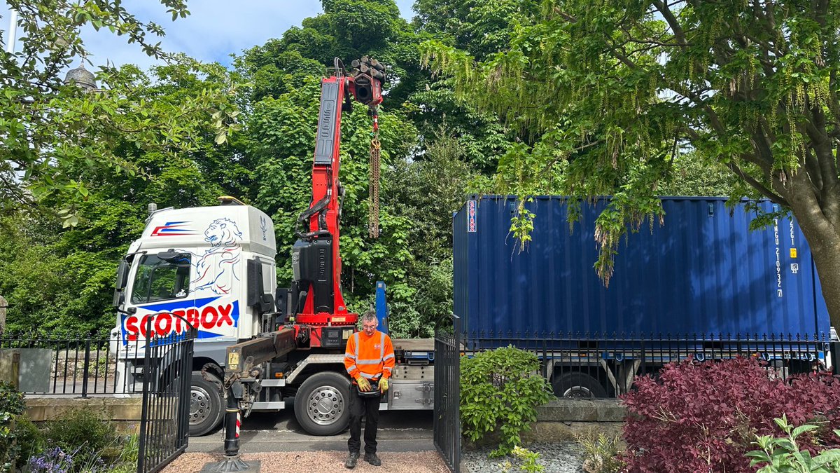 ScotlooScotbox's tweet image. Alan puts his maneuvering skills to the test delivering a toilet and storage container for the renovation work due to take place. 

💪 We don&apos;t just go above and beyond with our HIAB truck, we also go the extra mile to deliver site solutions.

#sitesolutions #scotland