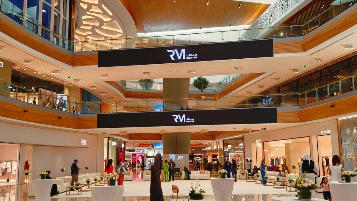 Snow Park, ‘phygital’ store: $1.3billion Reem Mall opens in Abu Dhabi dlvr.it/T7YkXG