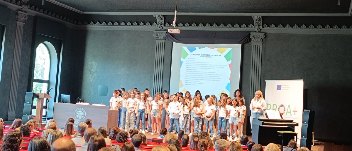 Emocionante escuchar esta mañana al coro del <a href="/villa_patro/">ℂ𝔼𝕀ℙ 𝕍𝕚𝕝𝕝𝕒 ℙ𝕒𝕥𝕣𝕠</a> abriendo la II Jornada Centros PROA+ La Rioja.
Una maravilla disfrutar de las buenas prácticas de los centros y a nuestros compañeros de Extremadura. GRACIAS! #proa+ #educacion #larioja <a href="/educaciongob/">Ministerio de Educación, FP y Deportes</a>
