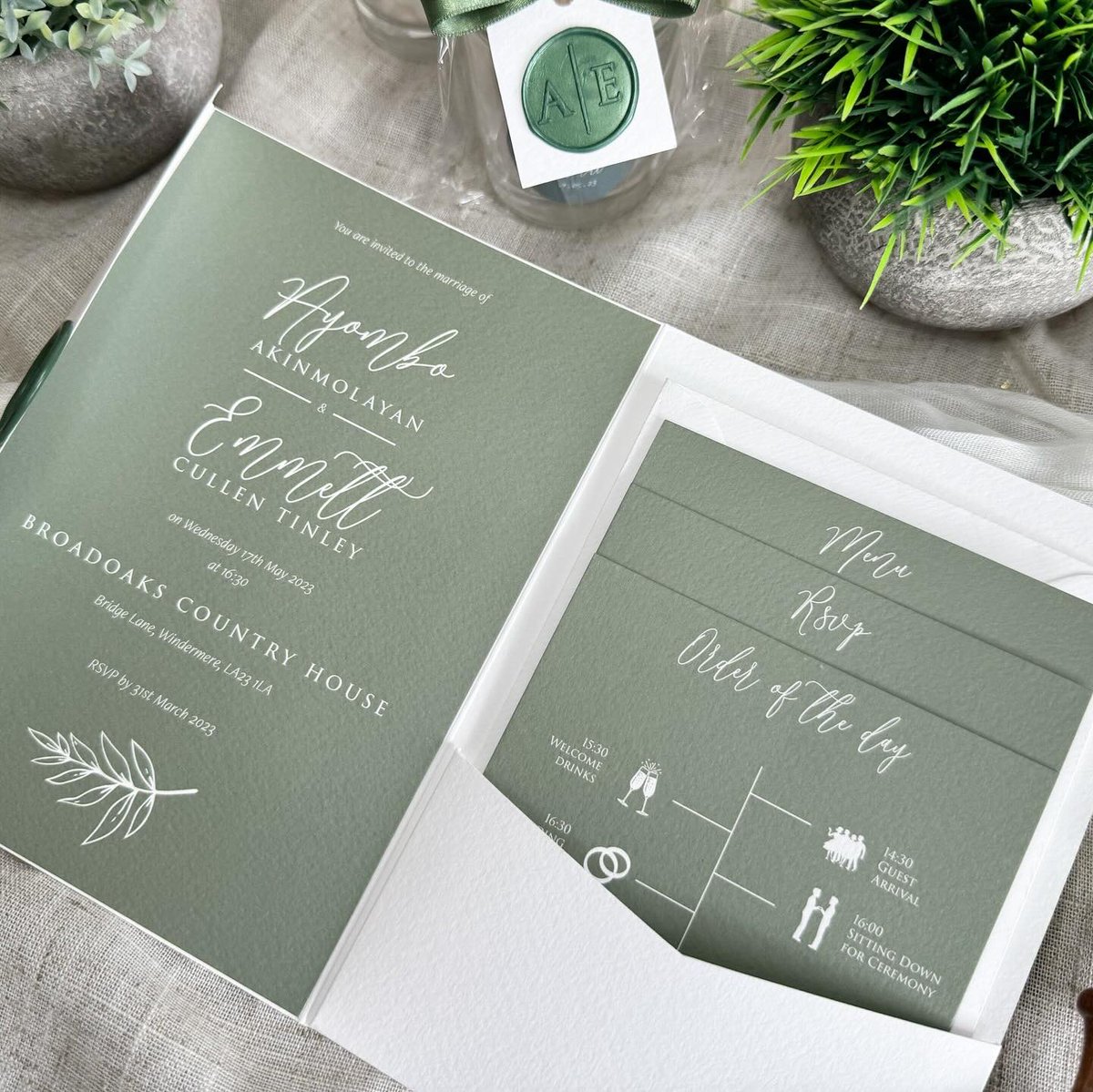 byinvitationly's tweet photo. Sage // We love using colour on wedding stationery. Like these beautiful folio invitations with stepped inserts. They are finished on sage textured card &amp; perfectly enclosed in a white textured folio. Which is sealed with a bespoke wax seal / https://t.co/iuyxcpY5RX #weddingideas https://t.co/RmKcUKwRDx