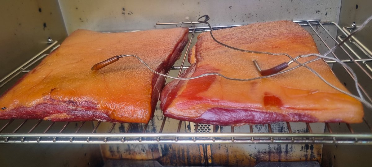 beck5ter's tweet image. 2 hours into smoking, probably another 2 to go #bacon #makingbacon #bbq
