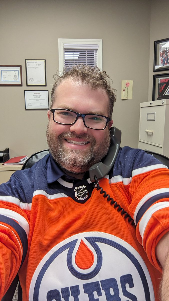 kingrocks79's tweet photo. It's game day, jersey day at the office!! We're always grinding as hard as the Oilers.
#oilers #letsgooilers #loilty 
#yeg #nhlplayoffs https://t.co/AhZoUxYZvG