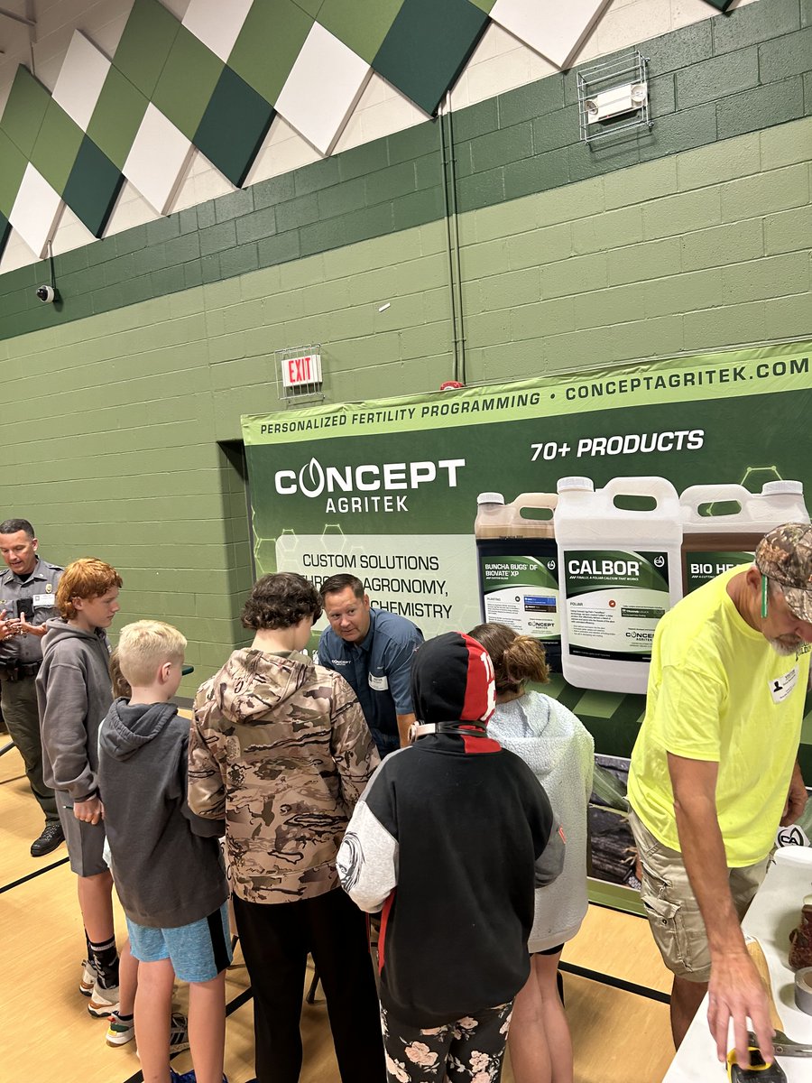 'So...CalBor is milk for plants?'
Future agronomists had the questions and Agronomist Derek Cattoor had the answers when he visited 3-5th graders at Perryville Elementary's career day this month!
The future of agriculture is bright!