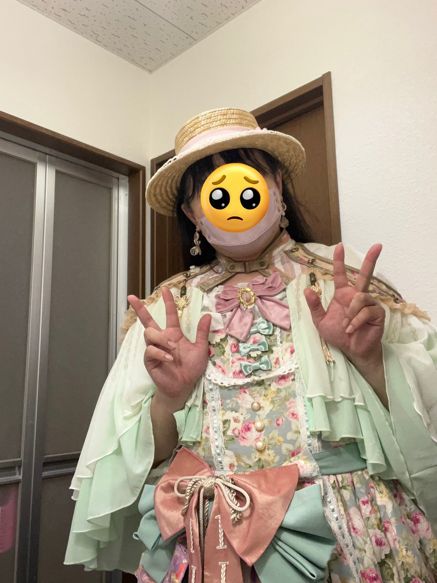 muse2525_game's tweet photo. 気が付いたら2年経ってました(:3_ヽ)_
最初期の頃よりはって感じもするけど1年前と今日とでは髪が伸びただけくらい？
変わらずTPOを守りつつ、自分なりに楽しめたらなぁと思ってます。カフェはともかくヌン活はまだ先になりそう()
引用は2年前と1年前。比較用に
#ロリィタ 
#ロリィタさんと繋がりたい https://t.co/Cp0b9OnEyg