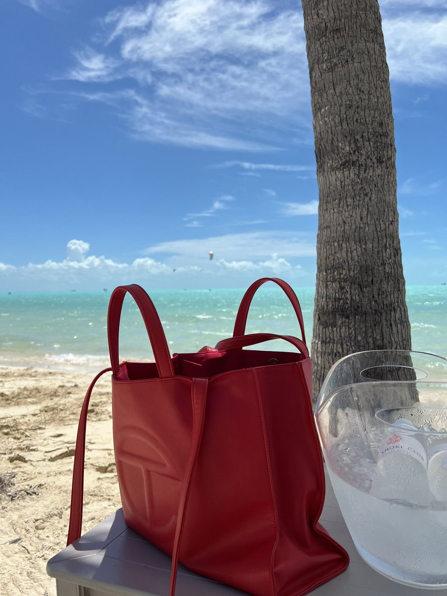 SoberArtist's tweet photo. Don’t forget to pack the sunscreen 🏝️☀️💛@TELFARGLOBAL 
#summer #GodMorningWednesday 
#beach 
@ShoreClubTC https://t.co/3c6GBy2YDF