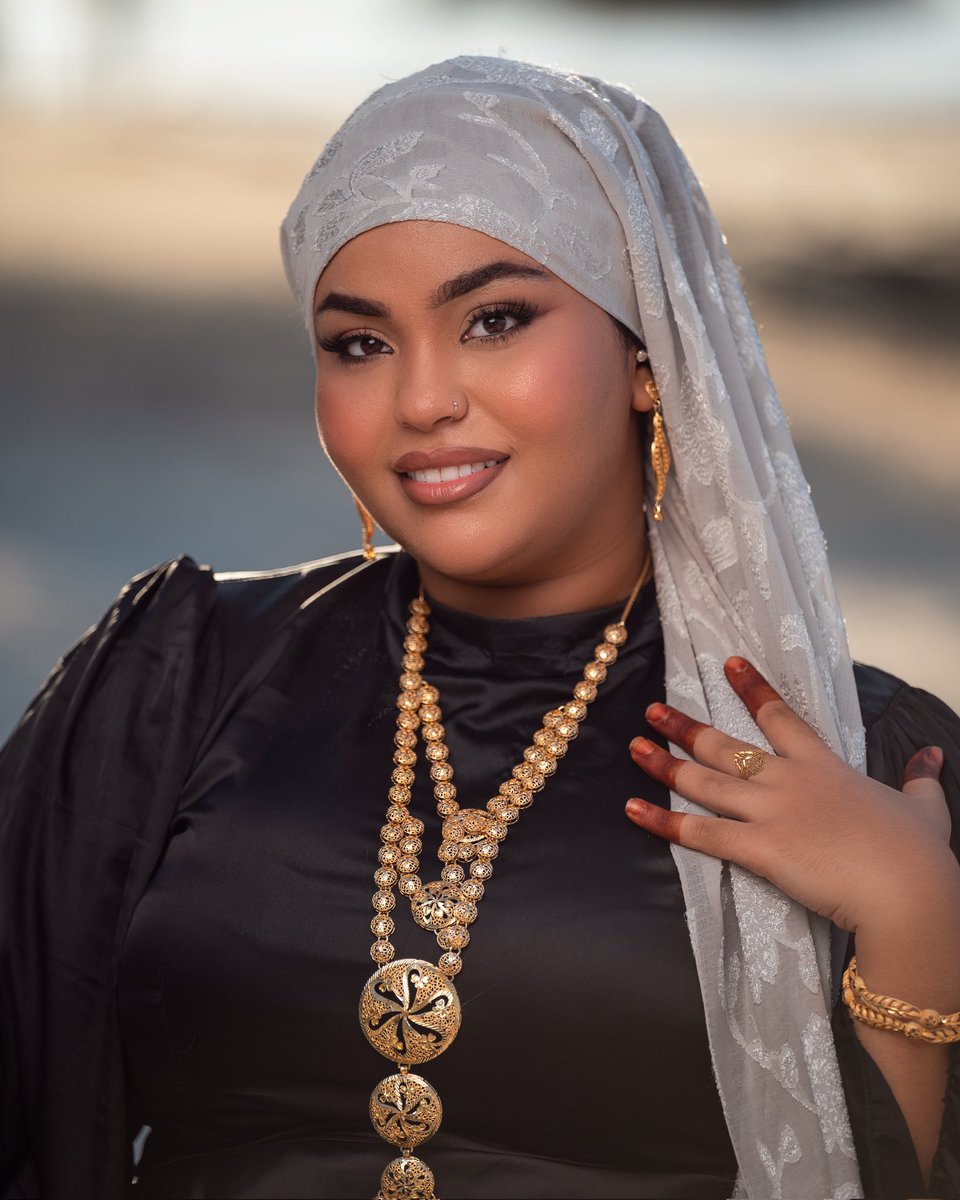 SullivanDante11's tweet photo. Embracing the serenity of the ocean and the warmth of the sun, her smile radiates joy and peace, capturing the true essence of beauty and grace by the beach.
Muse:@ummulkheyrr
#shutterbugske #outdoorphotography #photography #nikkor70200f28vr #outdoors #outdoor #photooftheday https://t.co/gQiRe6u3Kg