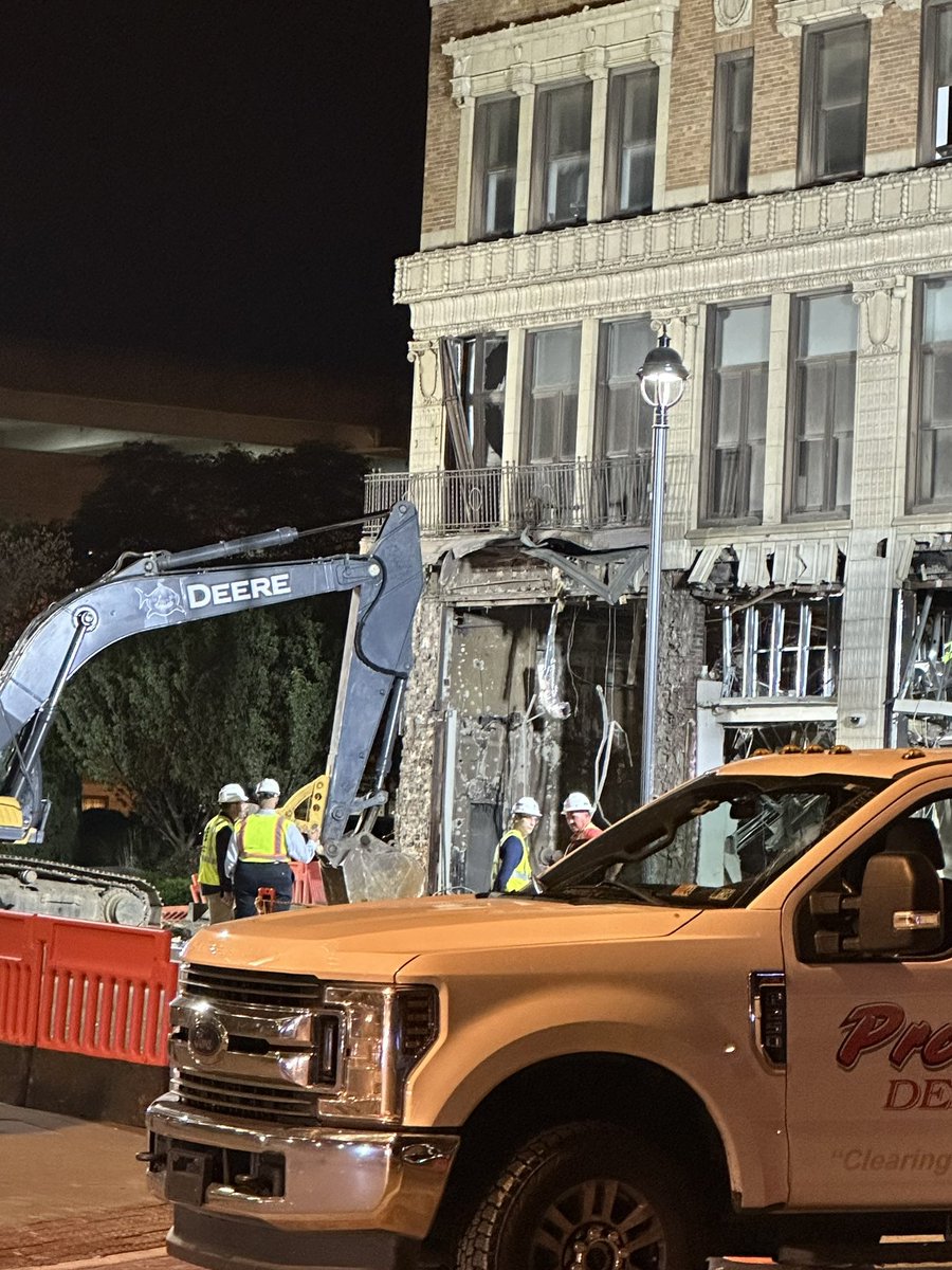 UPDATE: YOUNGSTOWN DEADLY BANK EXPLOSION A man's body was recovered from the scene early Wed morning, says CBS affiliate WKBN. The man, 27, was a bank employee. @KDKA