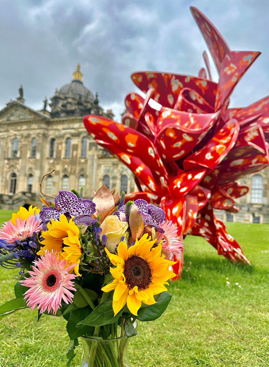 Our partners at @prestigeflowers have designed a magnificent bouquet inspired by Tony Cragg at Castle Howard. The bouquet uses unique stems specially chosen to celebrate the sculptures, including sunflowers, twisted willow and Vanda Orchids. prestigeflowers.co.uk/castle-howard/…