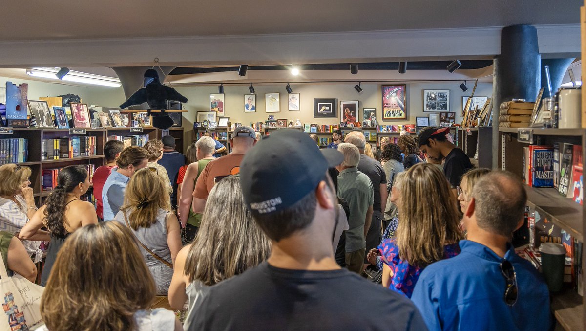 The LEAP Ambassadors are active year-round, and they enjoyed hearing from author Harlan Coben this past Saturday at Murder by the Book. Read about it here: leapatshsu.com/.../a-thrillin…