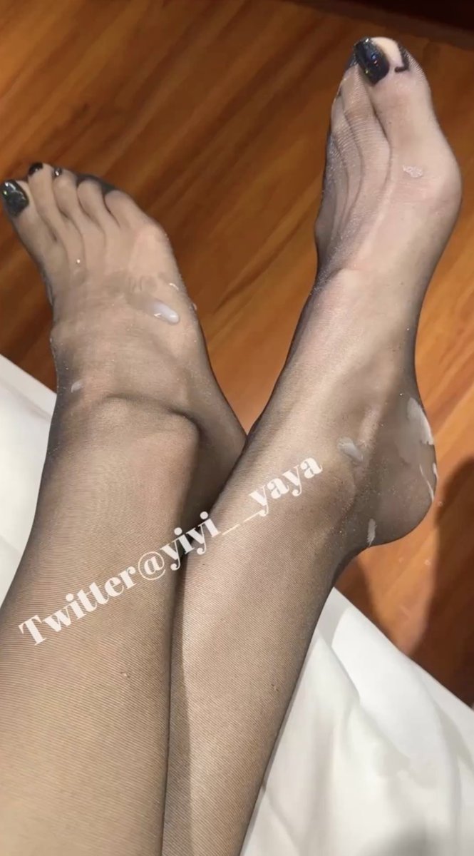 依依丫丫 yiyi__yaya
姐推荐大家一个🔞的地址：👉 Tx005.tv

想舔姐姐的脚🦶吗？

<a href="/yiyi___yaya/">依依丫丫 yiyi__yaya</a>
<a href="/yiyi__yaya__/">依依丫丫 yiyi__yaya</a>
喜欢的哥哥请关注转推啦！
#丝袜 #美腿 #高跟 #写真 #外漏 #3P  #足交  #美足 #依依丫丫 #yiyi__yaya
推荐大家一个🔞的地址：👉 Tx005.tv