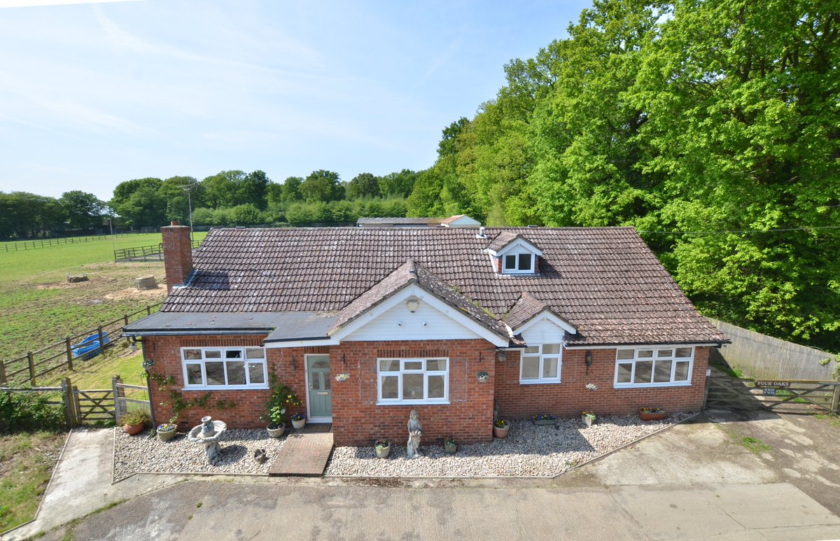 EquusProperty's tweet photo. Equestrian &amp; Country property for sale - Mid Kent - Over 5 acres (*TBV) versatile 5/6 bedroom accommodation - £1.065m
https://t.co/yAn4oyEj0c https://t.co/1E73oB45GM