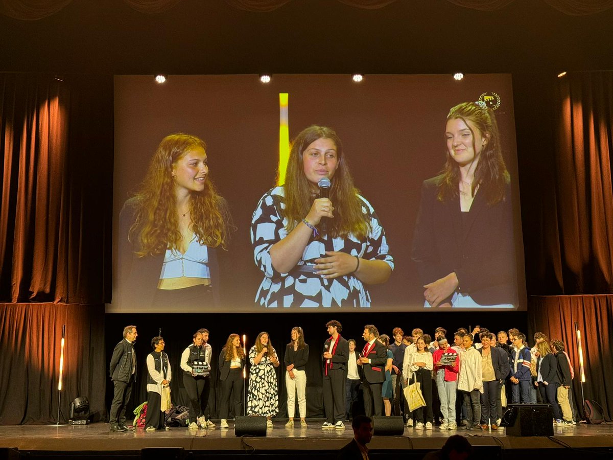 CLAP ARGENT décerné au film « Zone Sensible de Saint Denis » du Collège Claude Monet 🥈CLAP ARGENT décerné au film « L’éleveur moderne » du Agricampus Laval 🥈CLAP ARGENT décerné au film  « Ingénieur Biogaz une filière d'avenir » du Collège Notre Dame 🥈
@CreditMutue#Creditmutuel