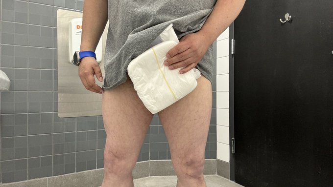Getting a fresh and dry diaper on. #diaperlover #diaperchange https://t.co/jq3p8QKZHE<a href="/tag/diaperlover"class="tags">#diaperlover</a><a href="/tag/diaperchange"class="tags"><span>#diaperchange</span></a>