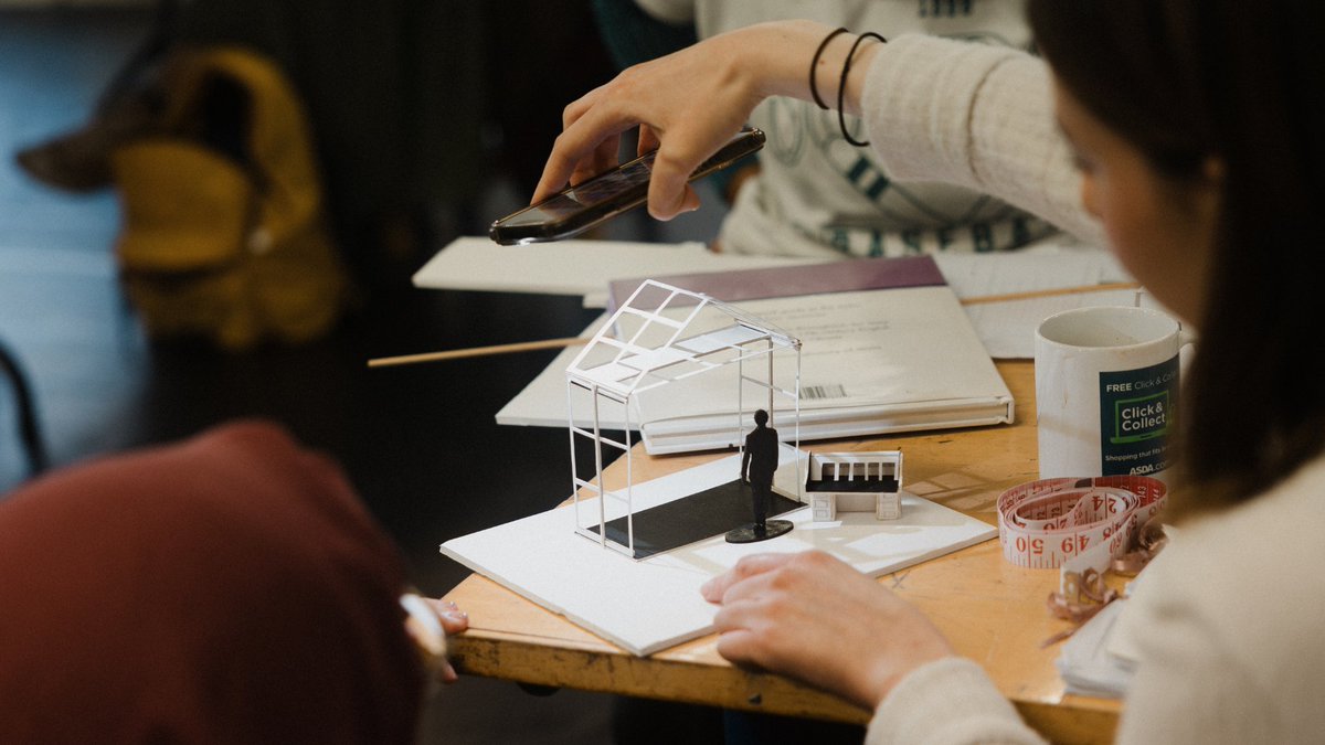 LeedsPlayhouse's tweet photo. Youth Theatre Summer Activities for your diary 🤩
🔦#YoungTechies A week-long course to introduce young people to technical theatre skills, working with our professional technicians in our theatre spaces.
📅 12-16 Aug
➡️ Costs and more https://t.co/d4PSHRrOsz https://t.co/tcR23Fuvpc