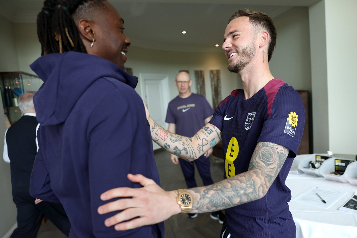 James Maddison giving Eberechi Eze a warm welcome upon reporting for duty with England