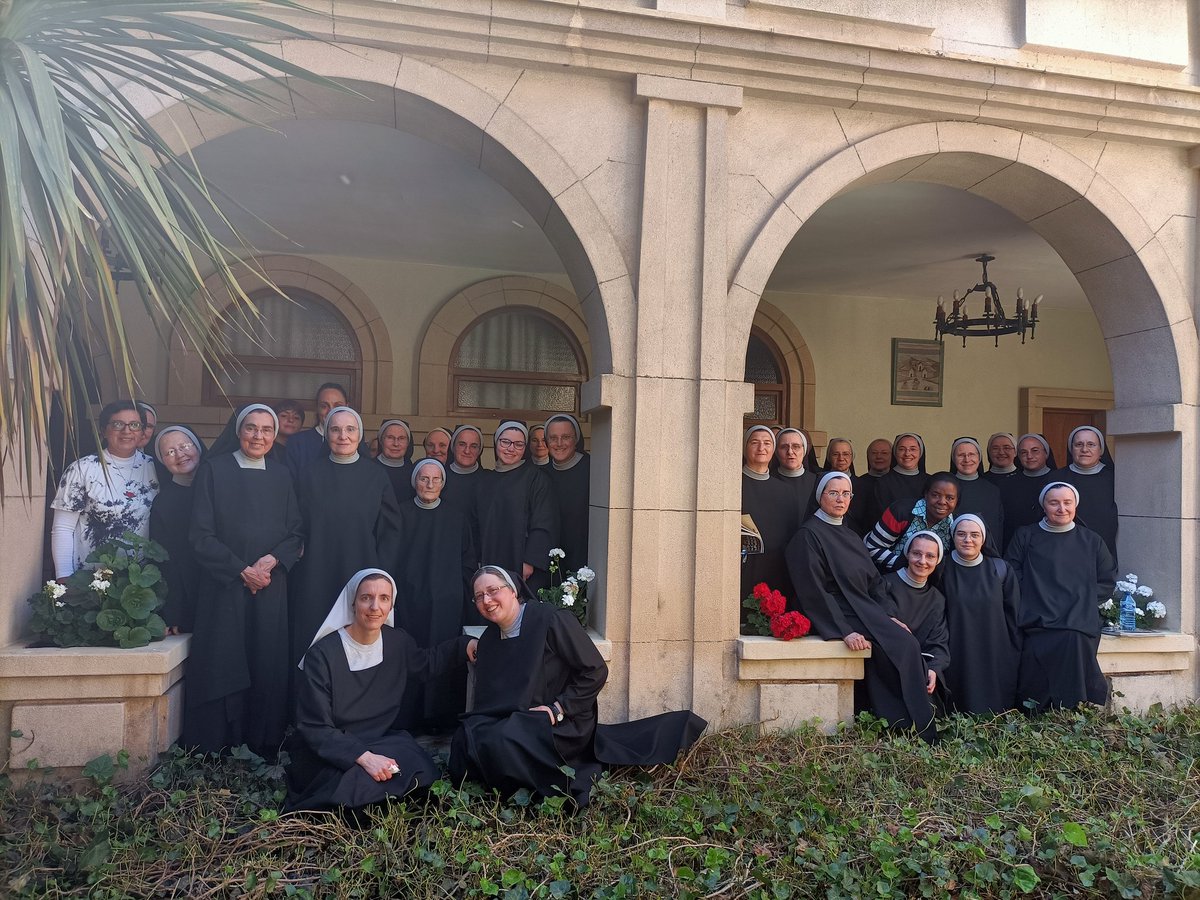 Damos gracias al Señor por el encuentro con nuestras hermanas de Cuenca. Fue un momento de #fraternidad, alegría, de poder conocernos un poco más... Se nos pasó muy rápido el tiempo pero ¡disfrutamos un montón! Ahora habrá que devolver la visita.😉