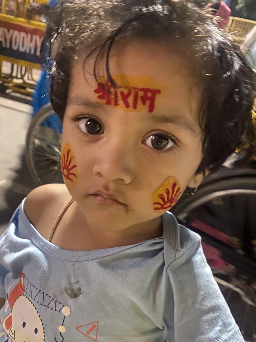 She went to Ram Mandir for the first time and literally touched every step before keeping feet on it until she got tired❤️🧿 and kept on chanting Jai Shree Ram in her cute baby voice🥹