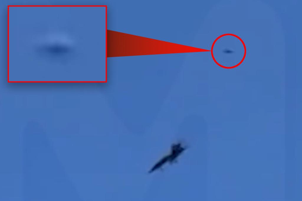 Alleged UFO spotted during Blue Angels air show over New York beach trib.al/wni4VW1