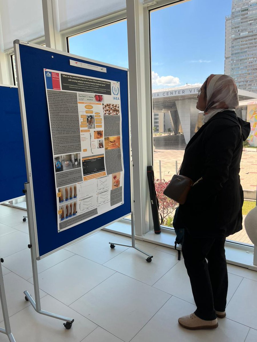 Investigador Dr. Enrique Mejías asiste a Simposio en Seguridad y Control Alimentario. Presenta póster sobre propiedades antioxidantes de mieles endémicas nativas 🇨🇱 tratadas con radiación ionizante para eliminar loque americana, de Enrique Mejías, Tatiana Garrido y Carlos Gómez.