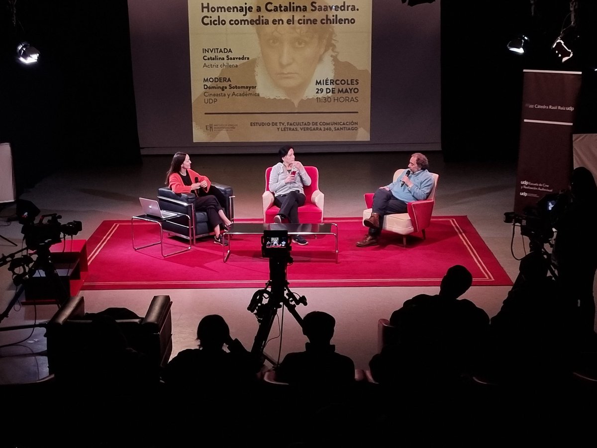 Cine_UDP's tweet photo. 🗓️Ciclo comedia en el cine chileno. Te invitamos a homenajear el talento de Catalina Saavedra, destacada actriz nacional en nuestro nuevo ciclo de cine chileno + humor

🔴Ver en vivo: https://t.co/xjY8EcfY0V https://t.co/VMCIkFSYxw