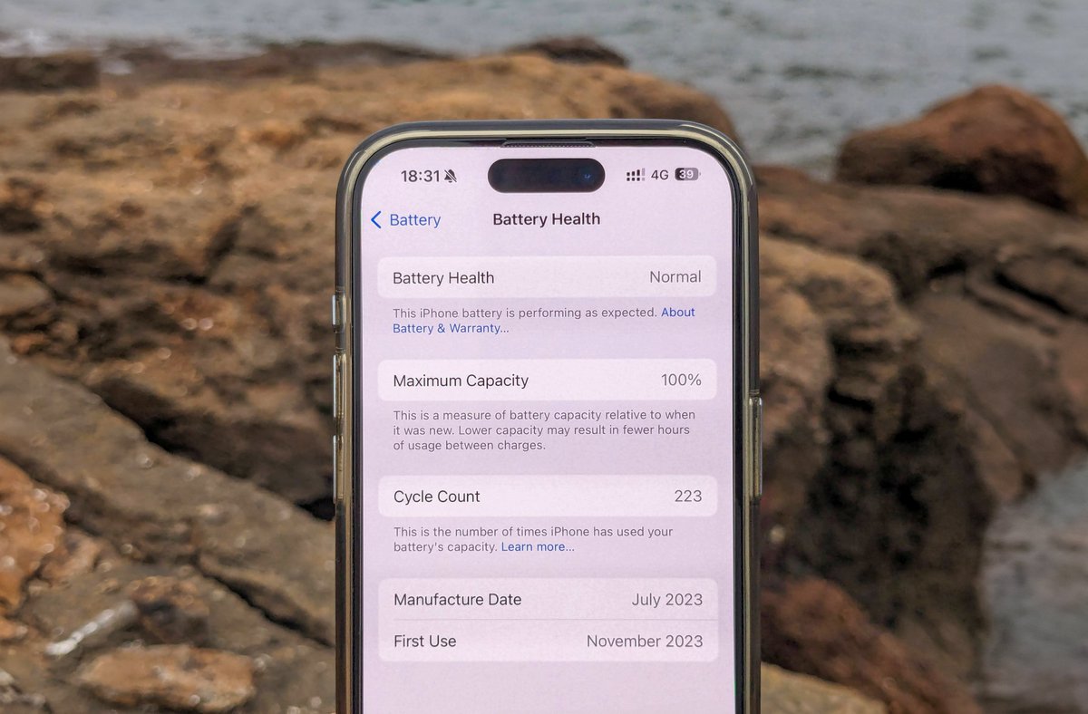 I've maintained my iPhone's battery health at 100%, even with daily use.

Here are the ONLY 10 tips for preserving your iPhone’s battery health that actually work (and I personally use them) 👇🏼
