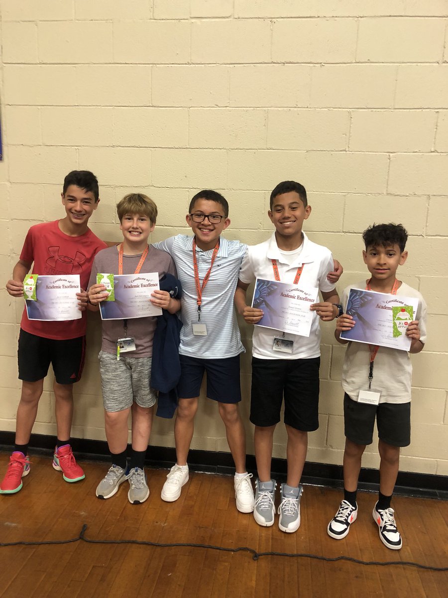 Congratulations to our sixth and seventh grade Honor Roll students! 
#Dumontdistrict 
#Honisshawks 
#Honorroll