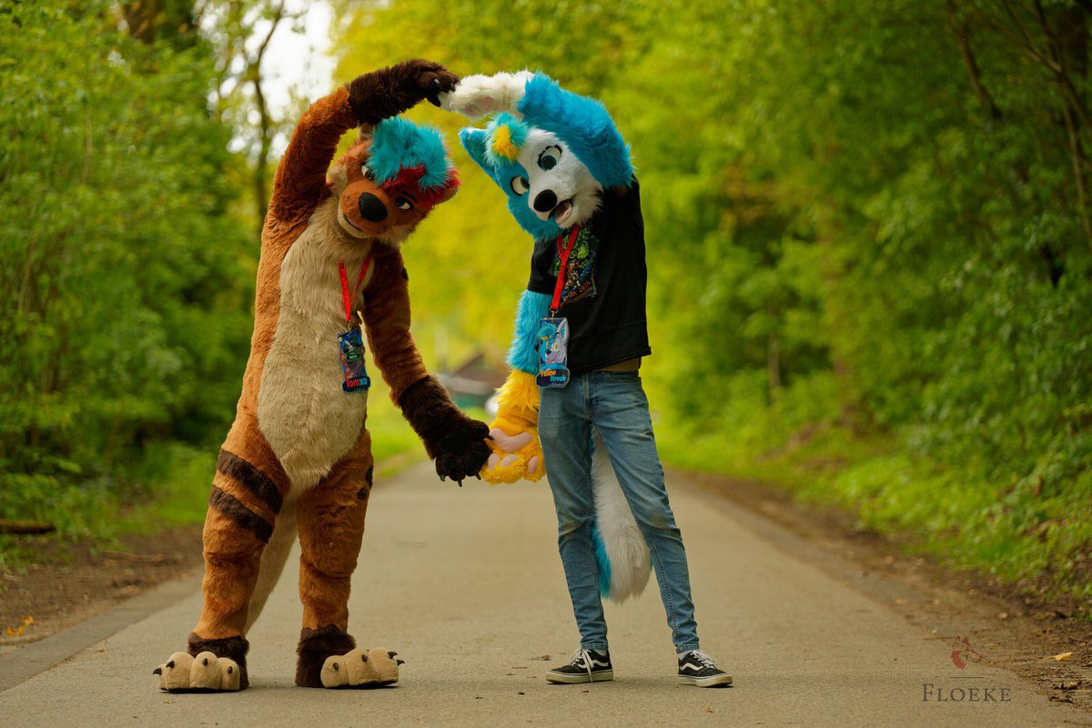 It is #WorldOtterDay go and Hug one of your Otter-Friends! ❤️💙

🦦: <a href="/MrTomxo/">MrTomxo</a> 
📸: <a href="/FloekeWusky/">Floeke</a> 
📍: <a href="/FurcietyD/">Furciety</a>