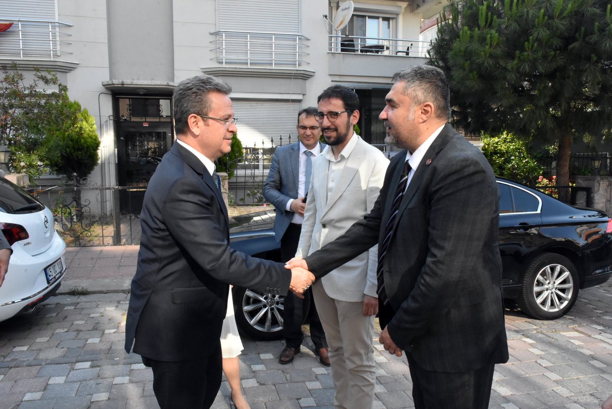 Valimiz Enver Ünlü Manisa Eczacılar Odasını ziyaret ederek Eczacılar Odası Başkanı Uzm. Ecz. Duygu Elmas Mutlu’dan odanın faaliyetlerine ilişkin bilgi aldı.