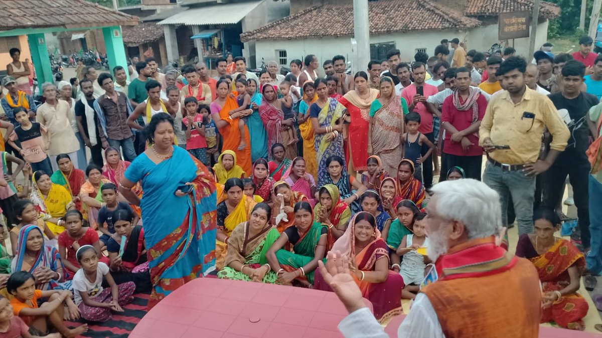 आज झारखंड के दुमका प्रखंड के गांदो मंडल के ग्वालसिमला और परसिमला में ग्राम चौपाल कर दुमका लोकसभा क्षेत्र के एनडीए समर्पित भाजपा प्रत्याशी श्रीमती सीता सोरेन जी के लिए मतदाताओं से अधिक से अधिक मतों से विजयी बनाने हेतु अपील की।