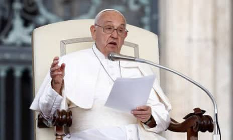 Umushumba wa Kiliziya Gatolika ku Isi, Papa Francis, yasabye imbabazi kubera imvugo yakoresheje igafatwa nko kuvuga nabi abaryamana nabo bahuje ibitsina bazwi nk’Abatinganyi.