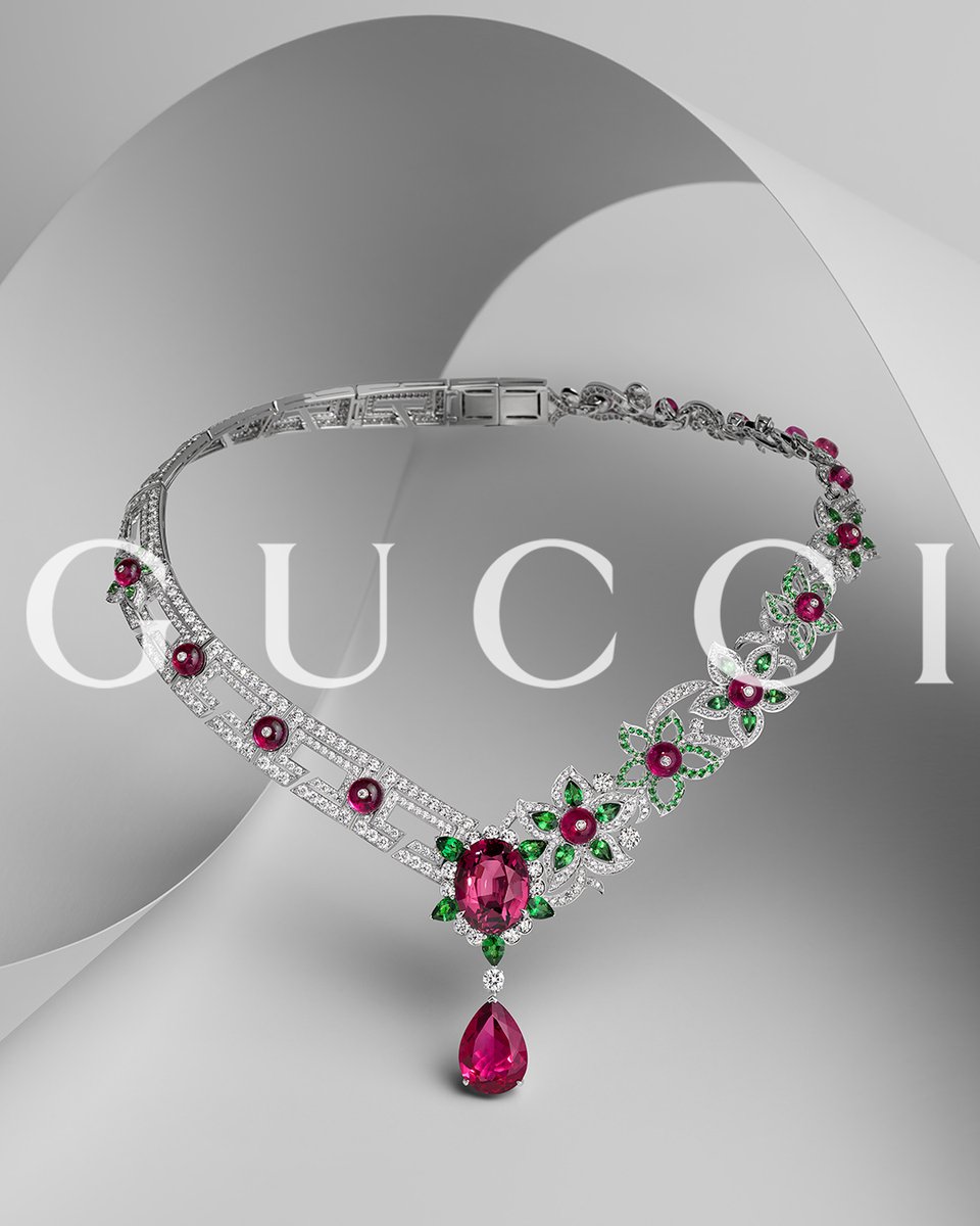 gucci's tweet photo. Unveiling the new #LabirintiGucci High Jewelry collection, an ode to the Italian garden and its enchanting labyrinths, inspiring the name. Discover more https://t.co/VbhbiFQ6L2 #GucciHighJewelry #GucciMaestria https://t.co/HMV3l1YHHb